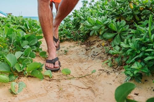 OLUKAI Ohana Men's Beach Sandals, Water Resistant Flip Flops, Arch Support & Comfort Fit, Lightweight & Durable, Enhanced Grip & Traction, Dark Java/Ray, 11